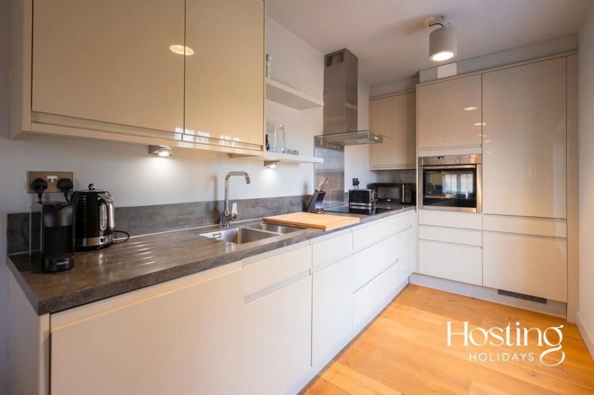 Stylish Luxury Apartment In The Centre Of Henley Exterior photo