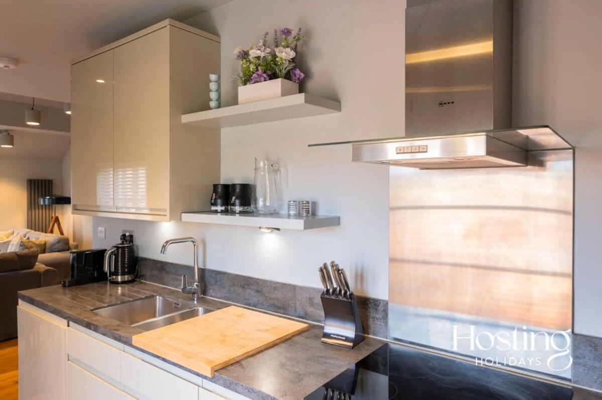 Stylish Luxury Apartment In The Centre Of Henley Exterior photo
